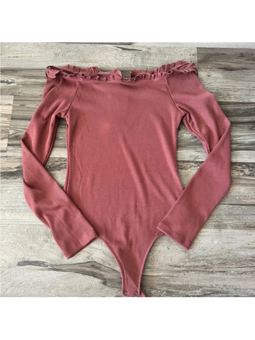 Wishlist Ribbed Off-Shoulder Bodysuit in Dusty Rose